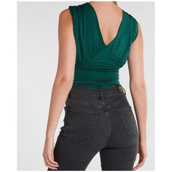 ✨EXPRESS Green Body Contour Double Layer Empire V Neck Sz XS Bodysuit✨ - Picture 2 of 9